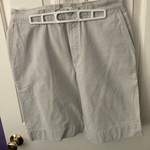 Columbia Men's Light Tan Flat Front Shorts. Size 32W